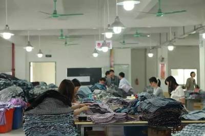 實體生意要逆襲!1.5萬家服裝廠,因“共享工廠”將徹底翻身