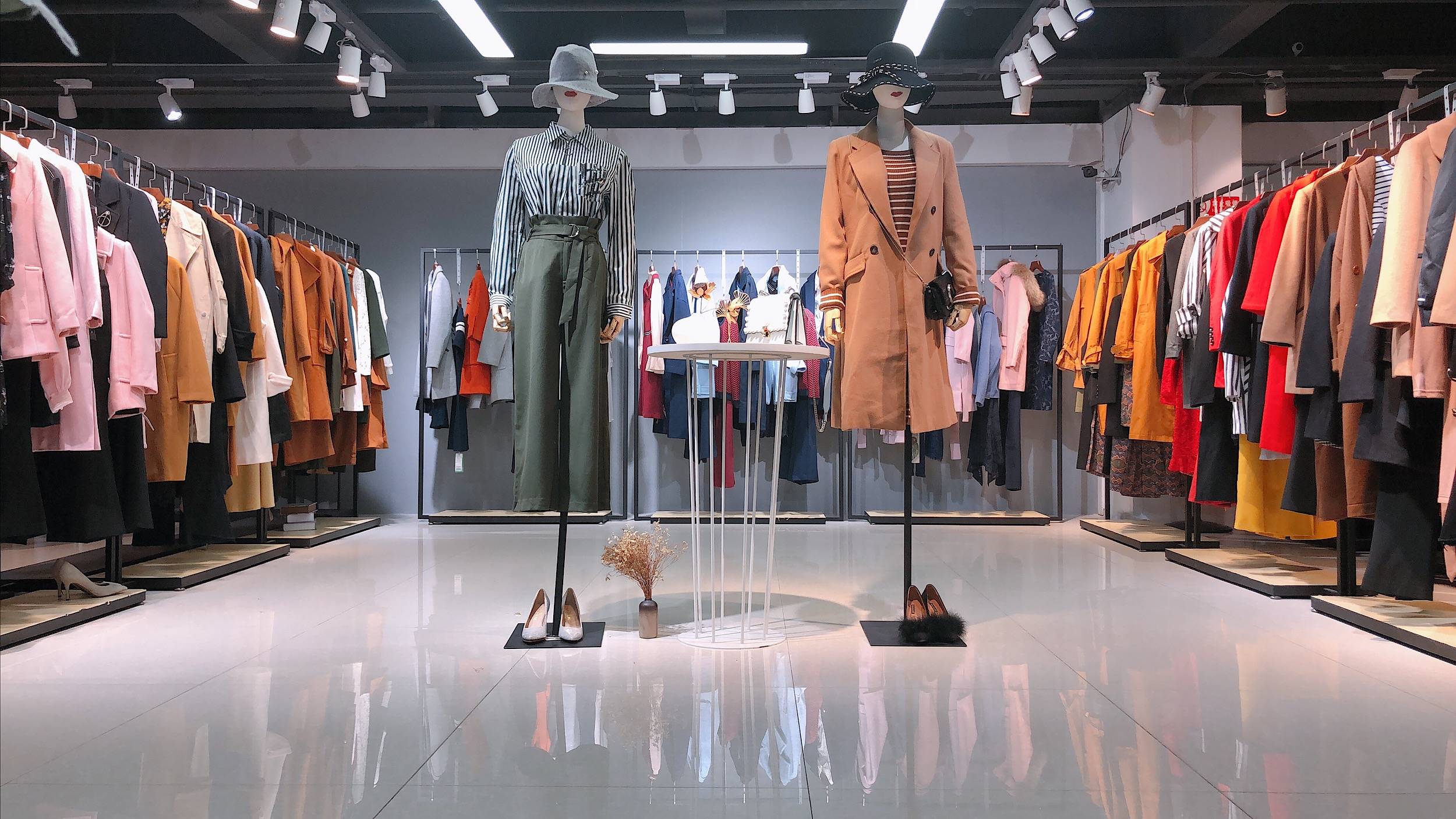 疫情當下,中國服裝行業發展現狀與趨勢