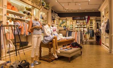 大學生創業做服裝店老板,短短一年成功開兩家店