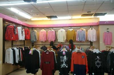 火狐貍服裝連鎖店加盟條件大揭秘:輕松開(kāi)啟創(chuàng)業(yè)新篇章!